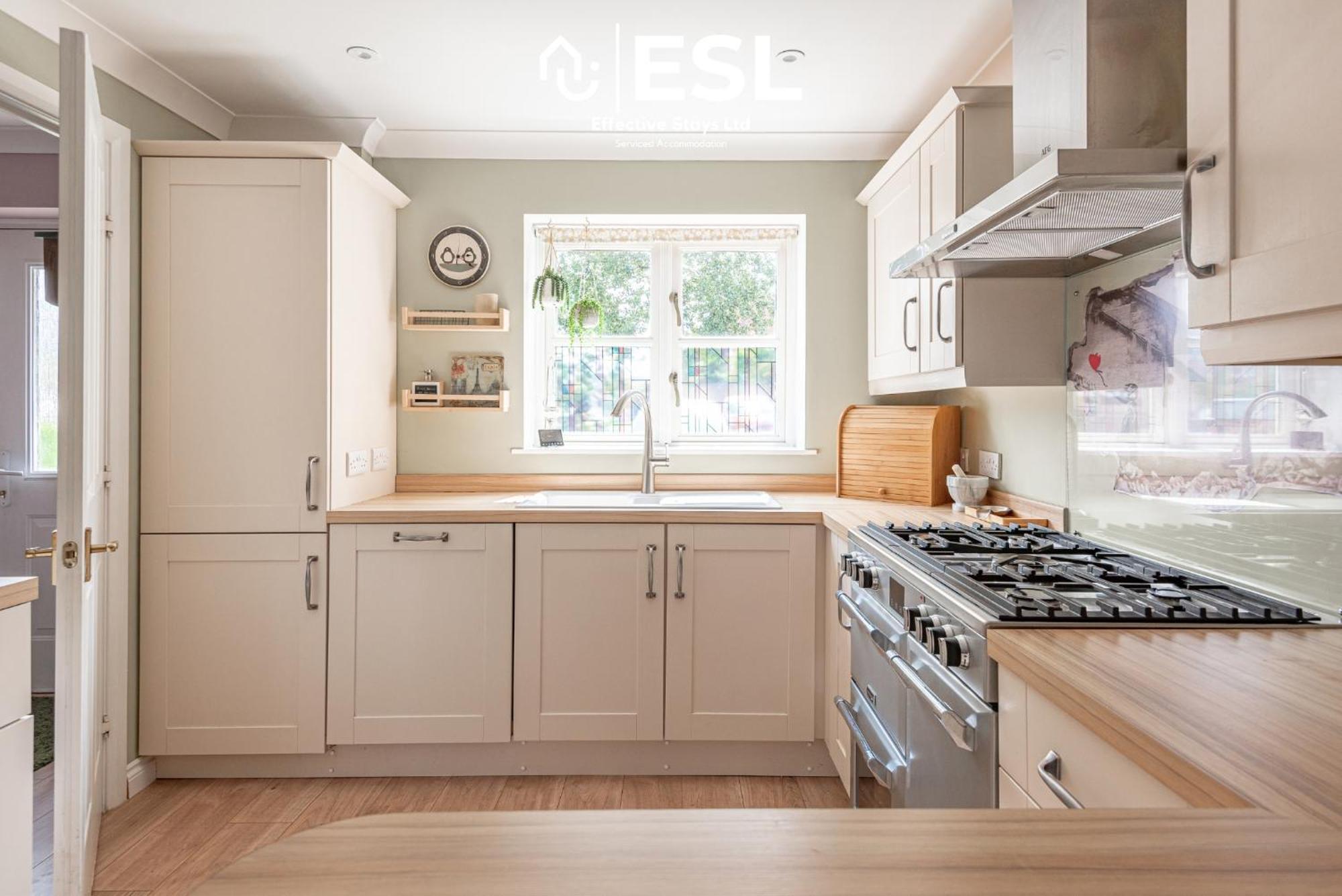 4 Bedroom Townhouse 10Mins Walk From Shrewsbury Town Centre With Parking Exterior photo